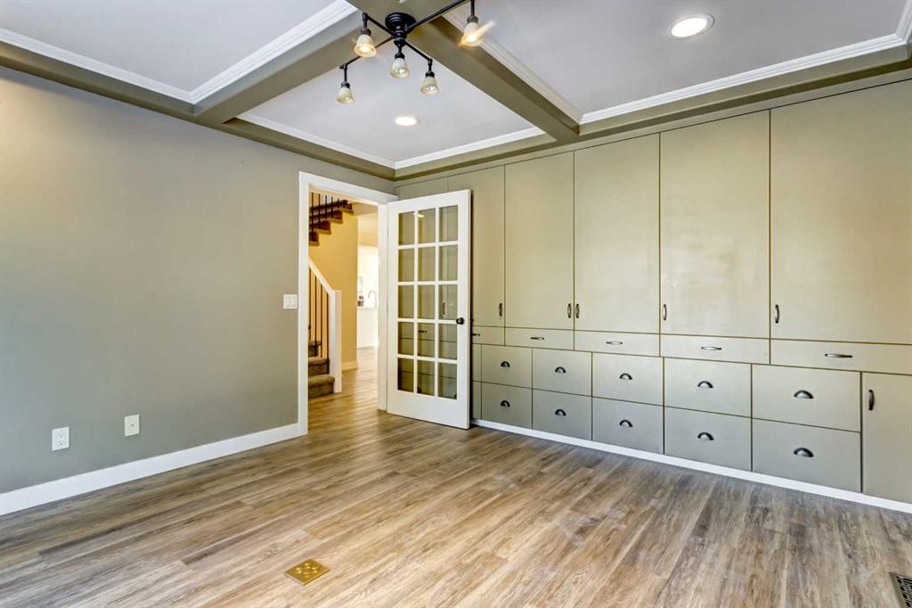 83 Hawkfield Crescent Nw, Calgary, AB - Indoor Photo Showing Other Room