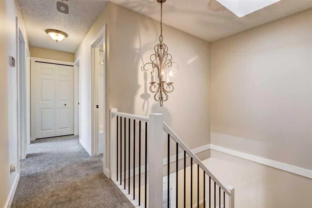 83 Hawkfield Crescent Nw, Calgary, AB - Indoor Photo Showing Other Room