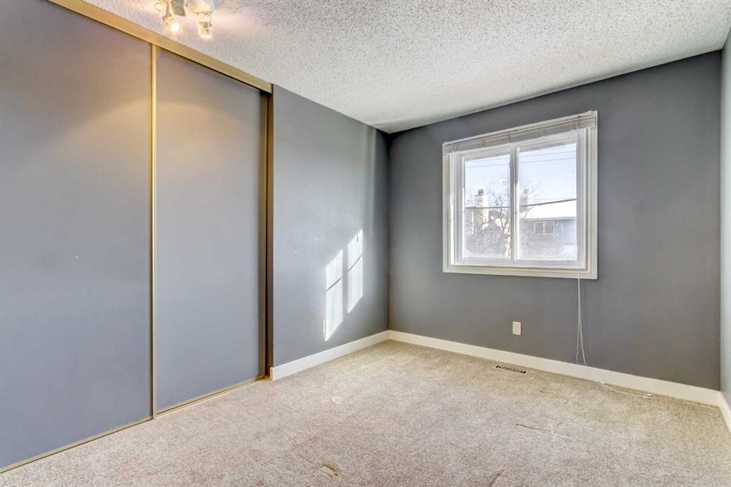 83 Hawkfield Crescent Nw, Calgary, AB - Indoor Photo Showing Other Room