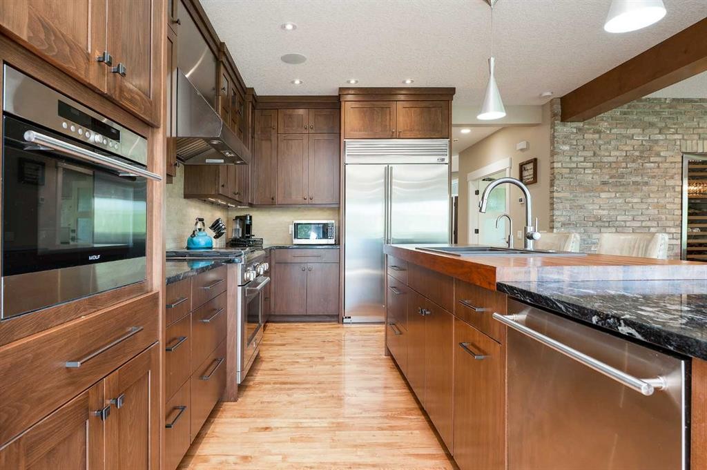 664 29 Avenue Nw, Calgary, AB - Indoor Photo Showing Kitchen With Stainless Steel Kitchen With Upgraded Kitchen
