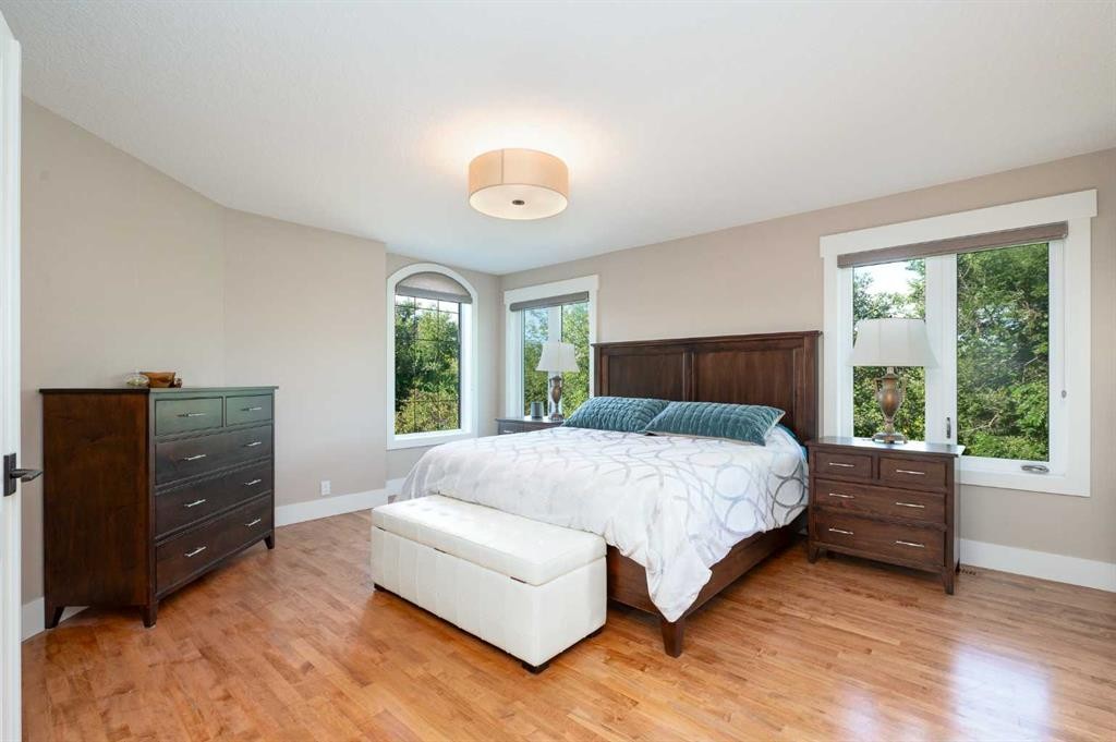 664 29 Avenue Nw, Calgary, AB - Indoor Photo Showing Bedroom