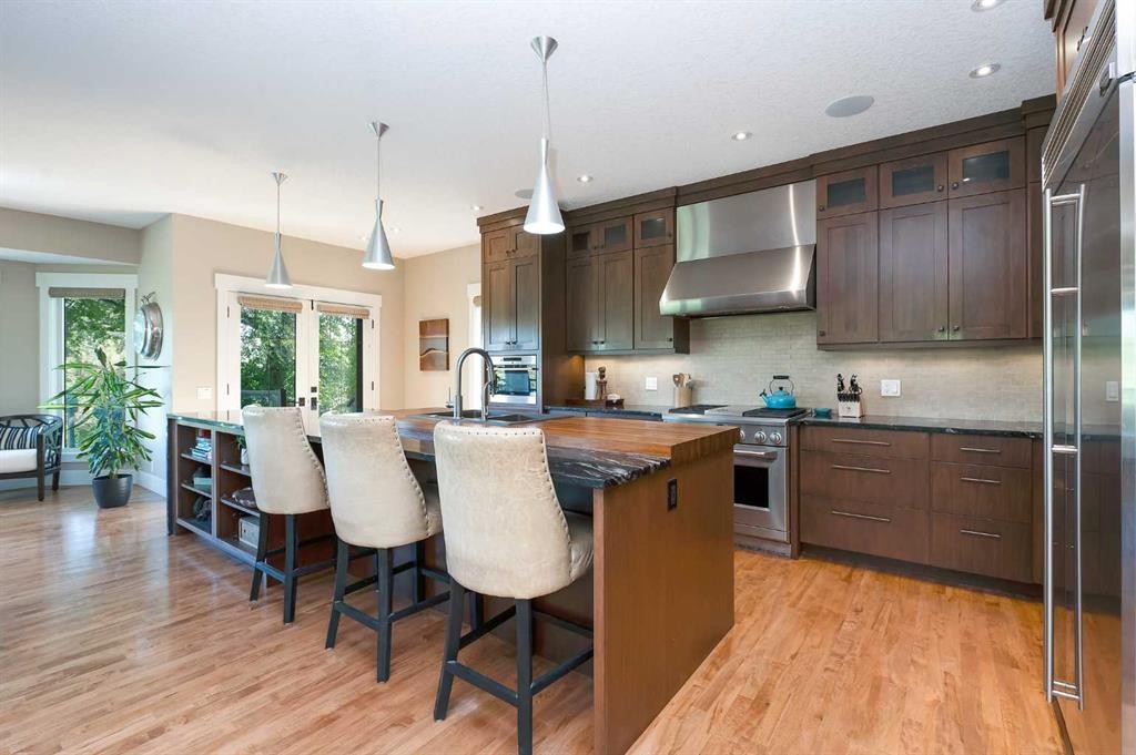 664 29 Avenue Nw, Calgary, AB - Indoor Photo Showing Kitchen With Stainless Steel Kitchen With Upgraded Kitchen