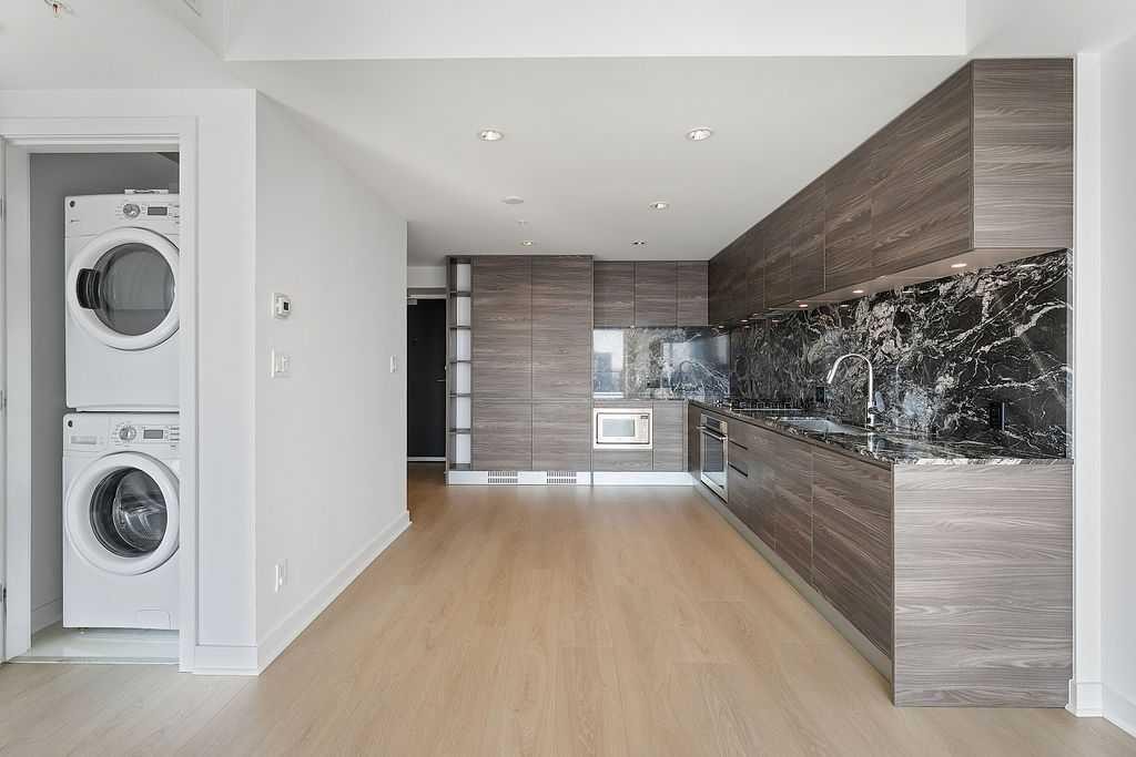 2705-310 12 Avenue Sw, Calgary, AB - Indoor Photo Showing Laundry Room