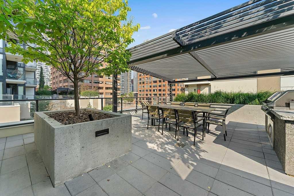 2705-310 12 Avenue Sw, Calgary, AB - Outdoor