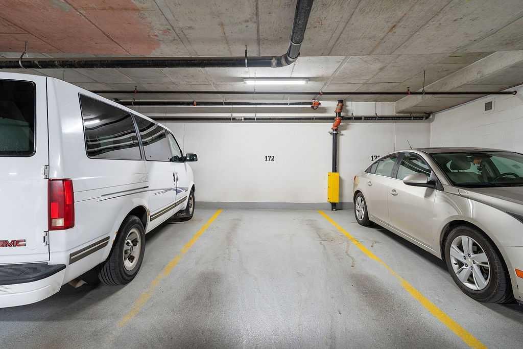 2705-310 12 Avenue Sw, Calgary, AB - Indoor Photo Showing Garage