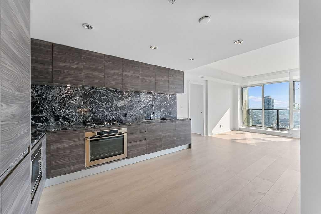 2705-310 12 Avenue Sw, Calgary, AB - Indoor Photo Showing Kitchen