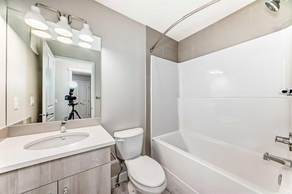 103 Sawgrass Gate Nw, Airdrie, AB - Indoor Photo Showing Bathroom