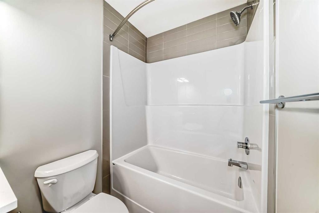 103 Sawgrass Gate Nw, Airdrie, AB - Indoor Photo Showing Bathroom