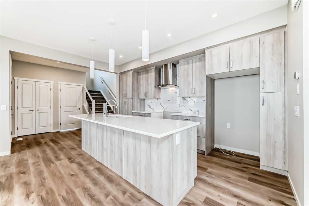 103 Sawgrass Gate Nw, Airdrie, AB - Indoor Photo Showing Kitchen