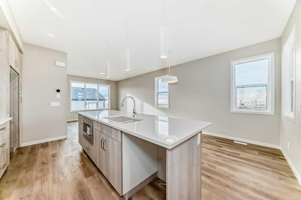 103 Sawgrass Gate Nw, Airdrie, AB - Indoor Photo Showing Kitchen With Upgraded Kitchen