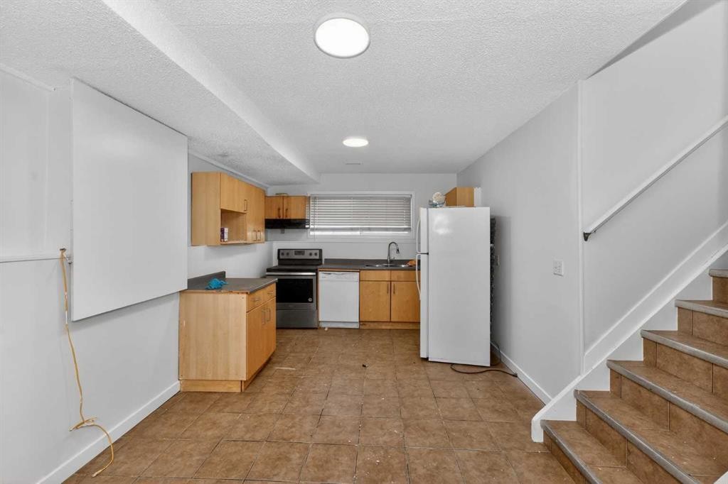 247 Taracove Estate Drive Ne, Calgary, AB - Indoor Photo Showing Kitchen