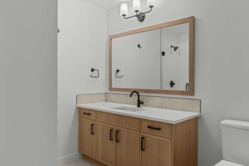 407-1505 Spring Creek Gate, Canmore, AB - Indoor Photo Showing Bathroom