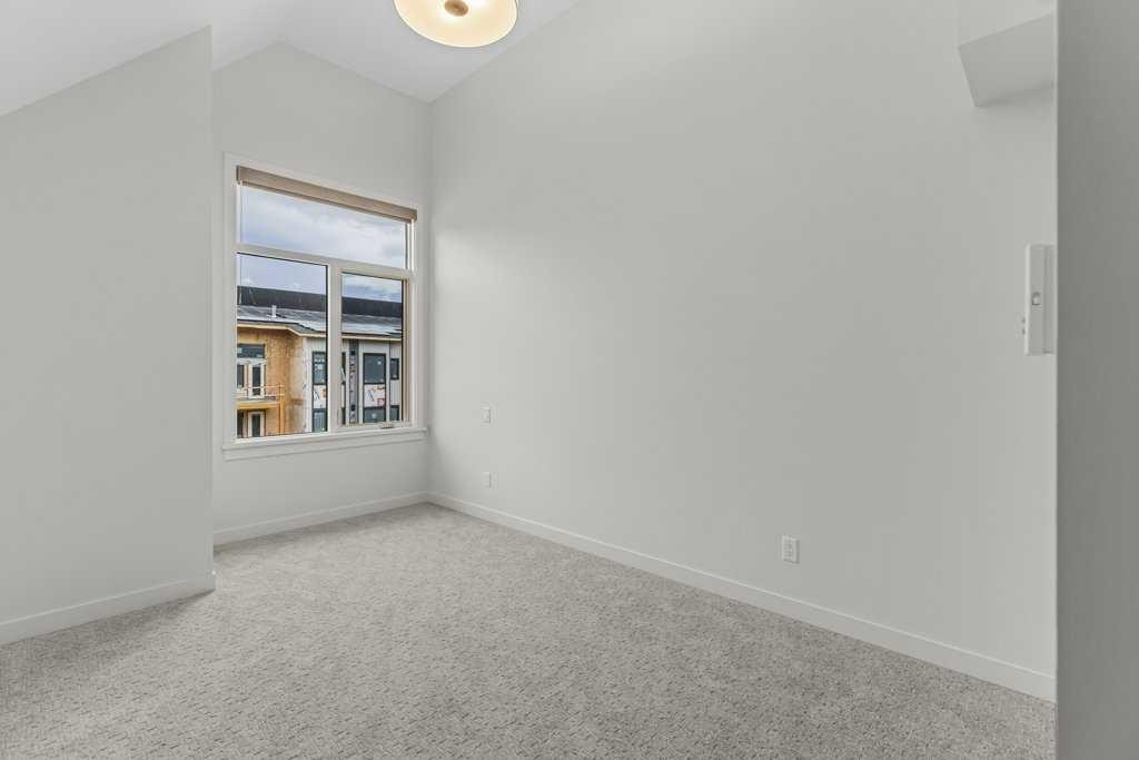 407-1505 Spring Creek Gate, Canmore, AB - Indoor Photo Showing Other Room