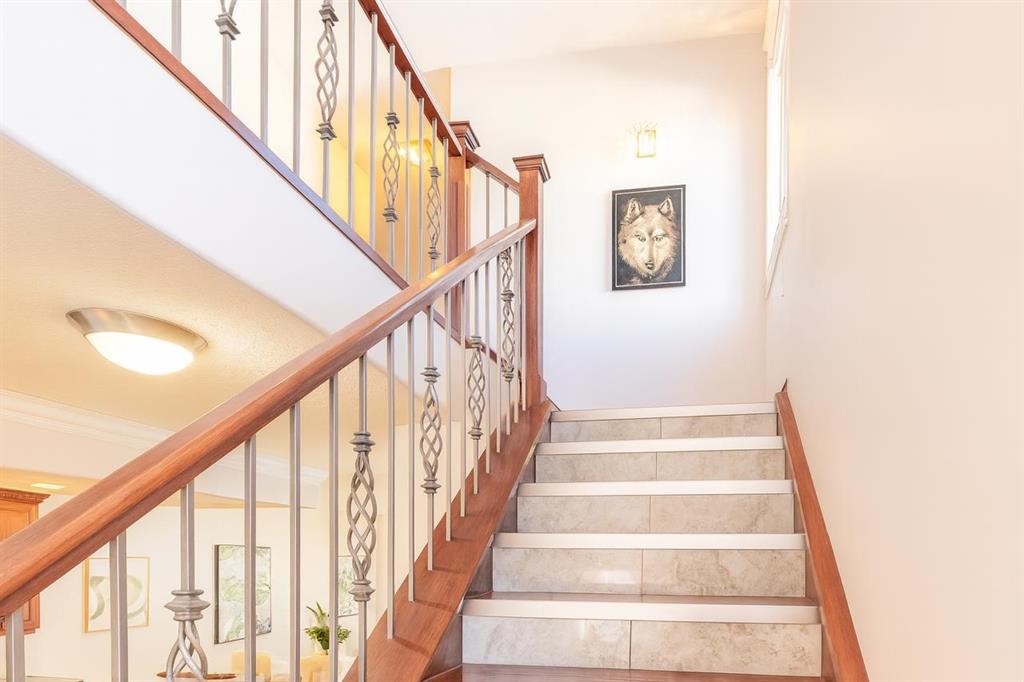 1421 40 Street Sw, Calgary, AB - Indoor Photo Showing Other Room