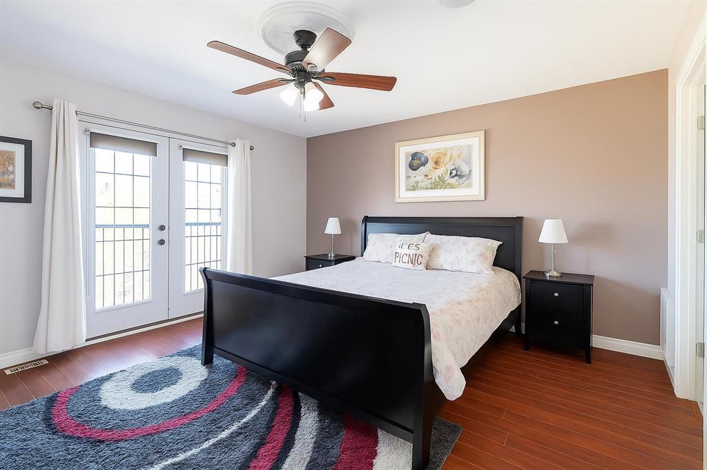 1421 40 Street Sw, Calgary, AB - Indoor Photo Showing Bedroom