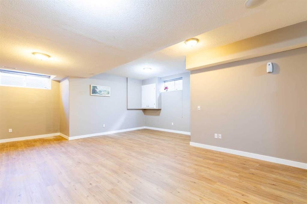 1421 40 Street Sw, Calgary, AB - Indoor Photo Showing Other Room