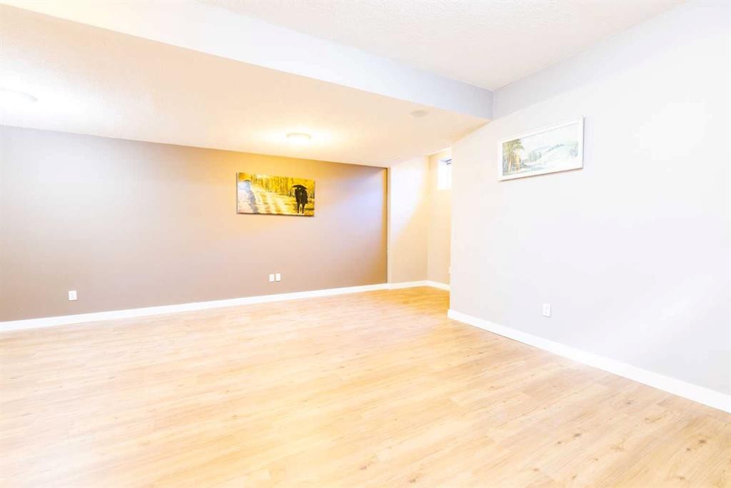 1421 40 Street Sw, Calgary, AB - Indoor Photo Showing Other Room
