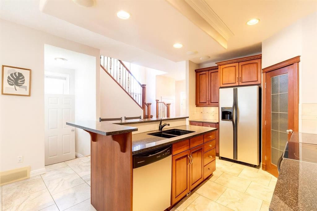 1421 40 Street Sw, Calgary, AB - Indoor Photo Showing Kitchen With Double Sink