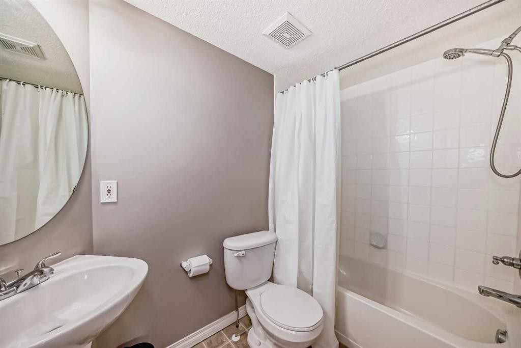 303-369 Rocky Vista Park Nw, Calgary, AB - Indoor Photo Showing Bathroom