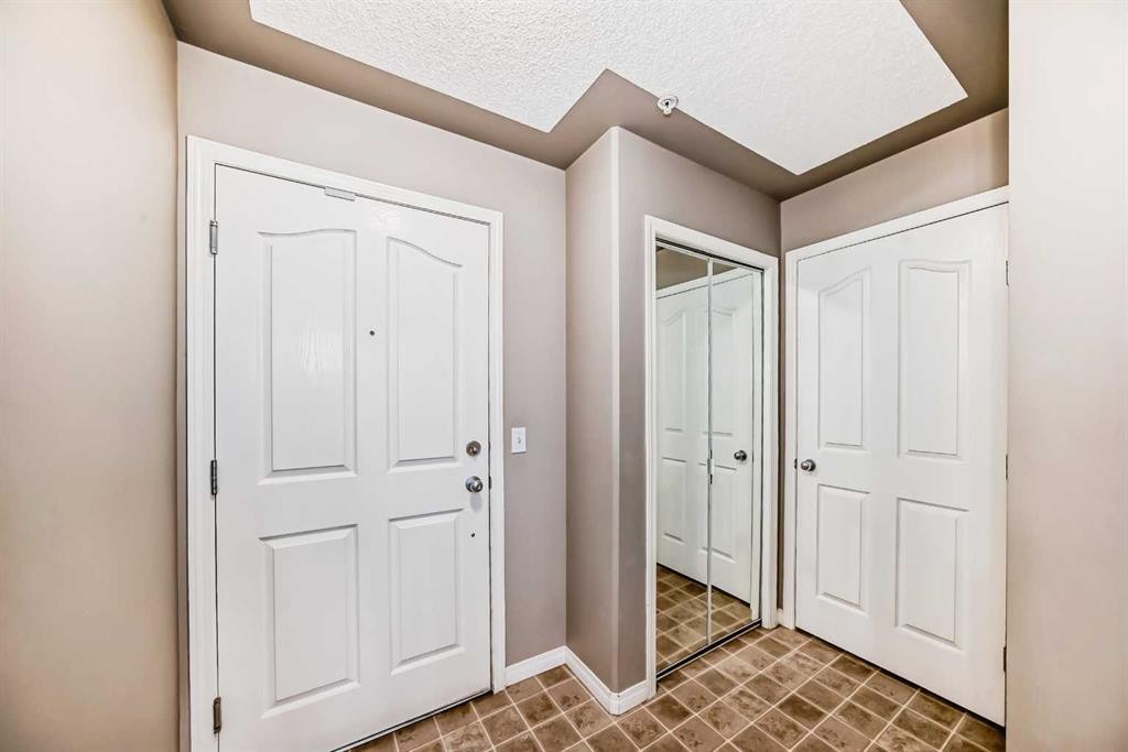 303-369 Rocky Vista Park Nw, Calgary, AB - Indoor Photo Showing Other Room