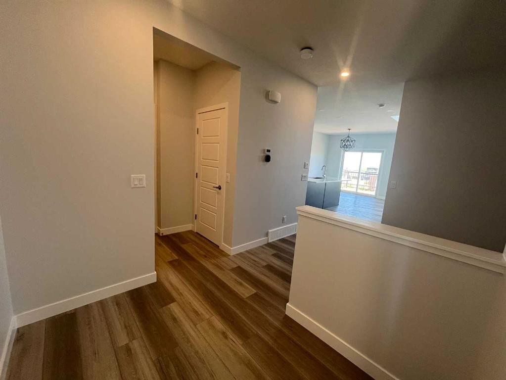 229 Edith Road Nw, Calgary, AB - Indoor Photo Showing Other Room