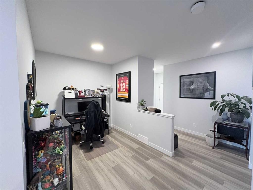 229 Edith Road Nw, Calgary, AB - Indoor