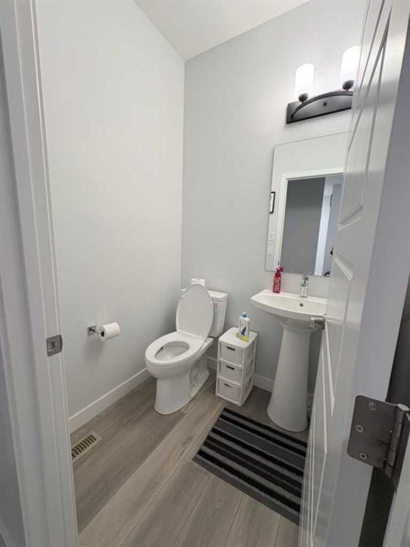 229 Edith Road Nw, Calgary, AB - Indoor Photo Showing Bathroom