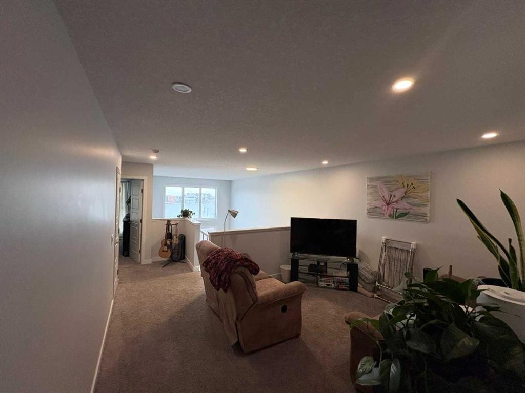 229 Edith Road Nw, Calgary, AB - Indoor