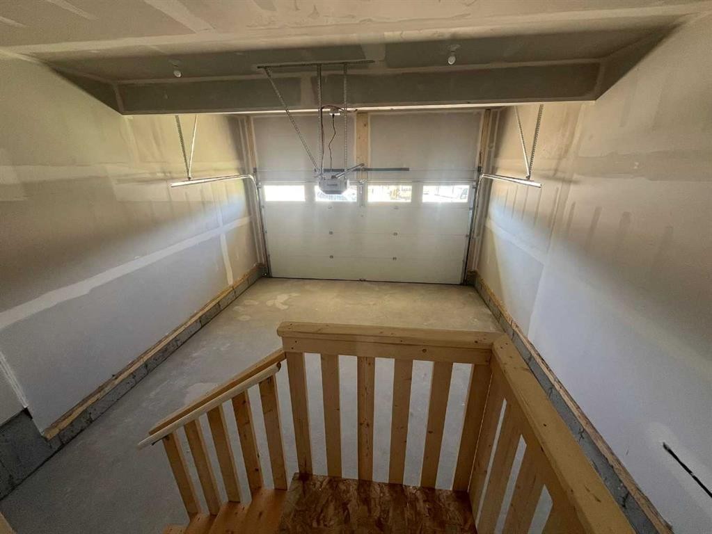 229 Edith Road Nw, Calgary, AB - Indoor Photo Showing Garage