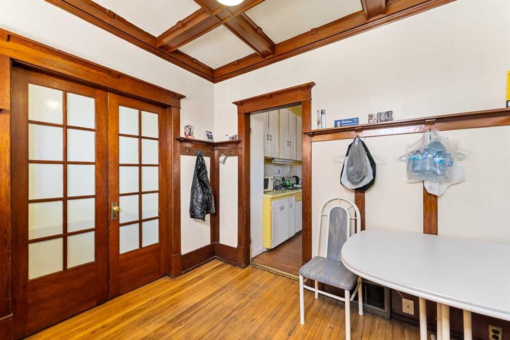 216 15 Avenue Nw, Calgary, AB - Indoor Photo Showing Other Room