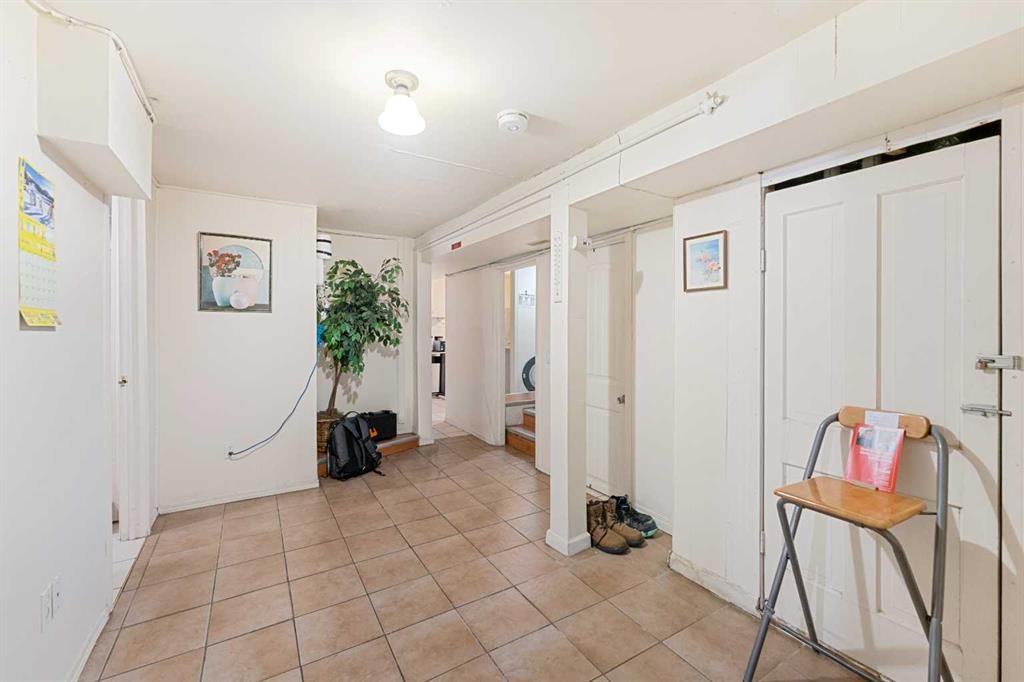 216 15 Avenue Nw, Calgary, AB - Indoor Photo Showing Other Room