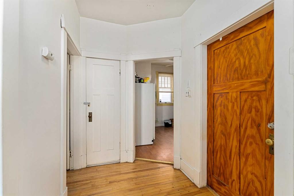 216 15 Avenue Nw, Calgary, AB - Indoor Photo Showing Other Room