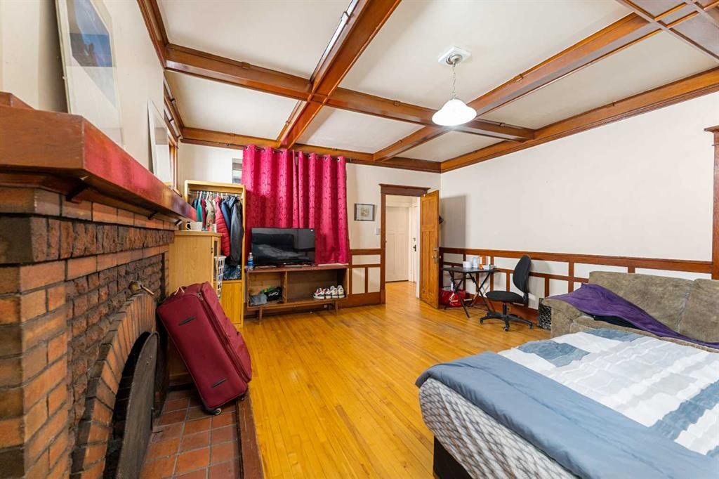 216 15 Avenue Nw, Calgary, AB - Indoor Photo Showing Bedroom With Fireplace