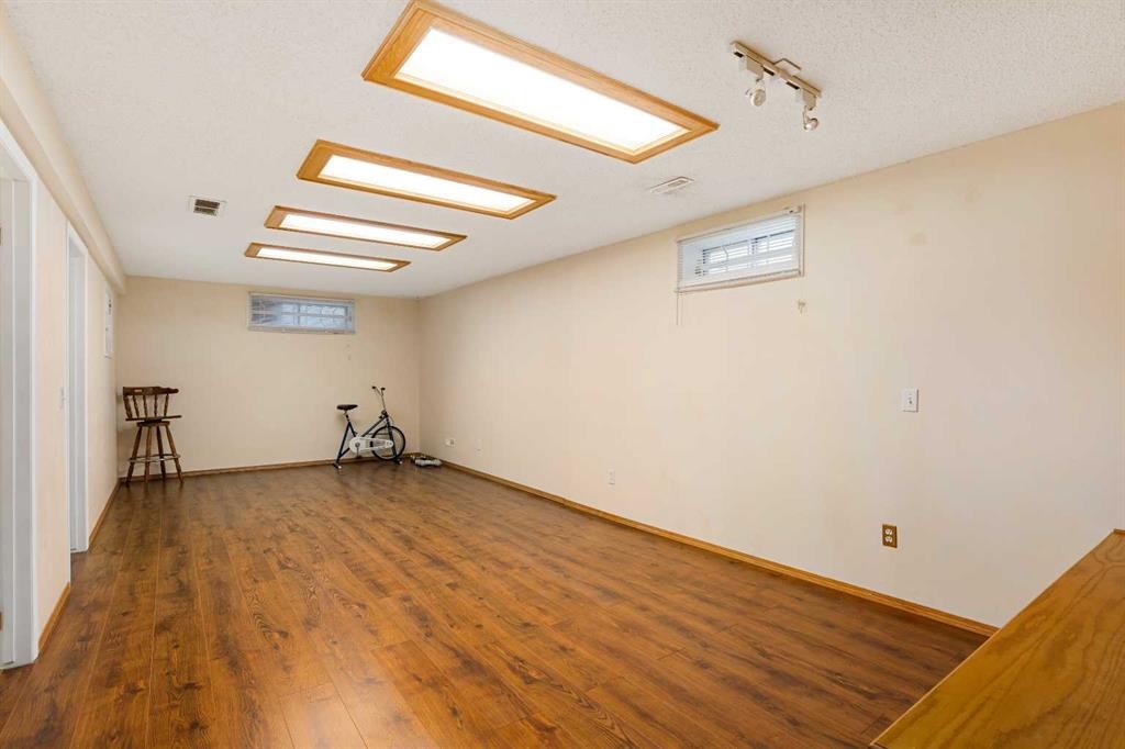218 15 Avenue Nw, Calgary, AB - Indoor Photo Showing Other Room