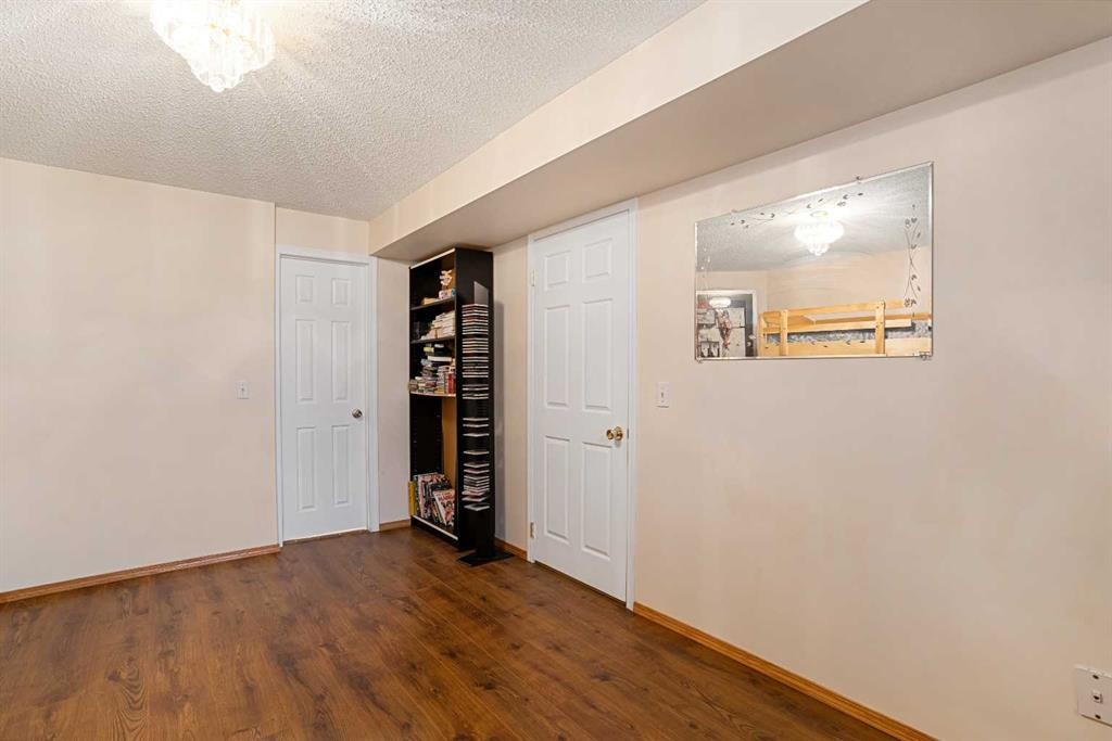 218 15 Avenue Nw, Calgary, AB - Indoor Photo Showing Other Room