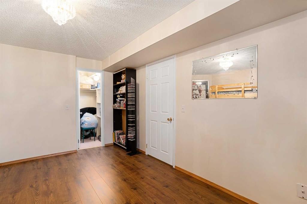 218 15 Avenue Nw, Calgary, AB - Indoor Photo Showing Other Room