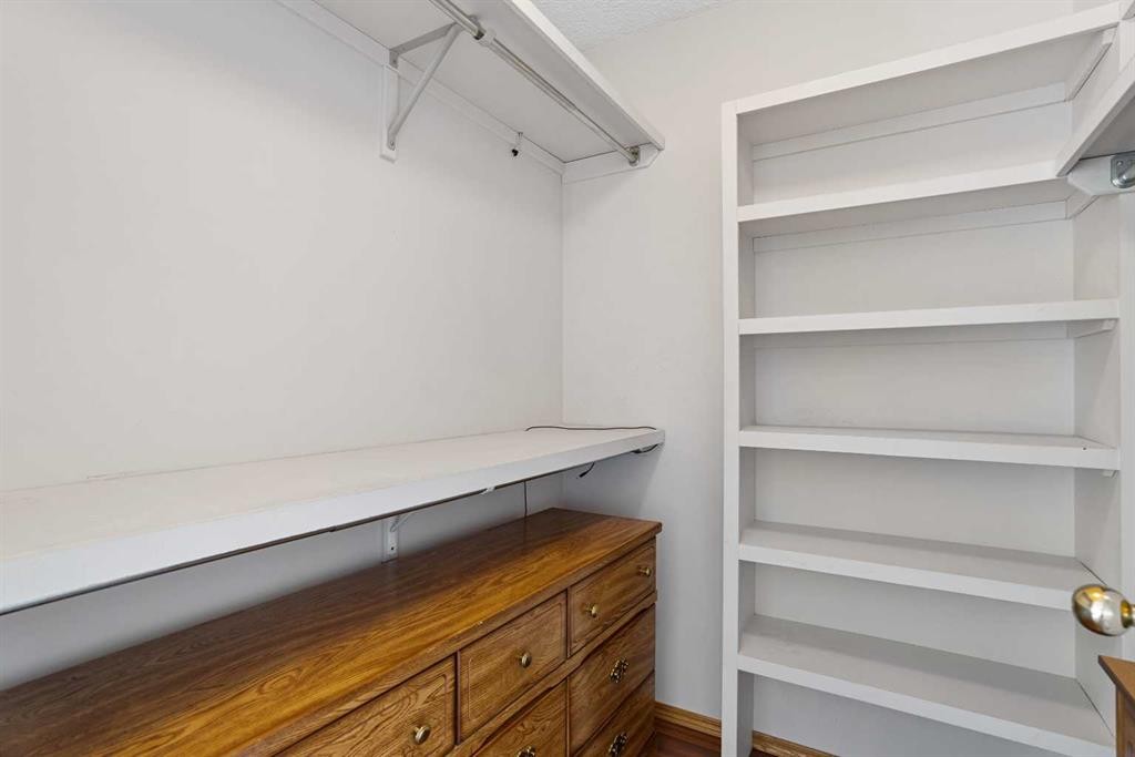 218 15 Avenue Nw, Calgary, AB - Indoor With Storage