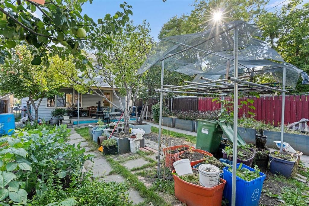 218 15 Avenue Nw, Calgary, AB - Outdoor