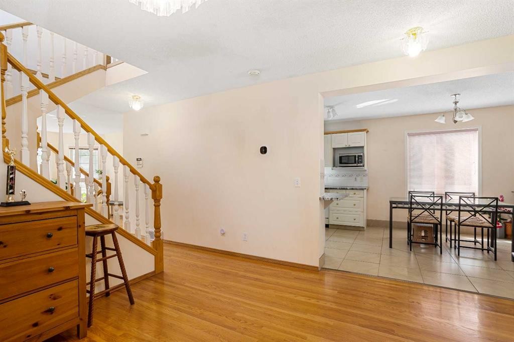 218 15 Avenue Nw, Calgary, AB - Indoor