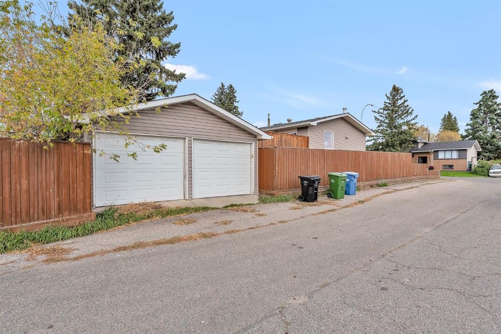 9883 Athens Road Se, Calgary, AB