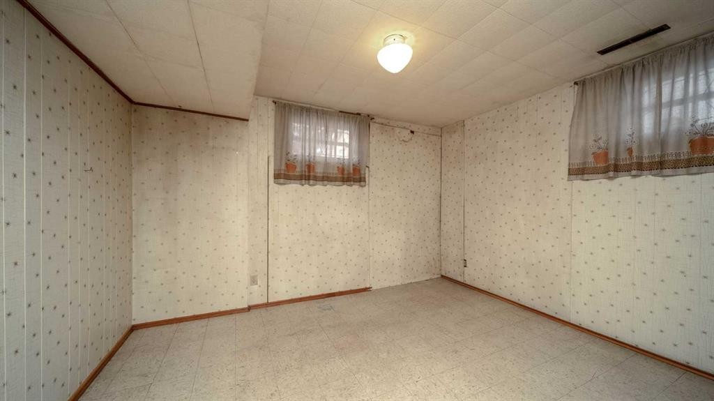 10 Marlowe Place Ne, Calgary, AB - Indoor Photo Showing Other Room