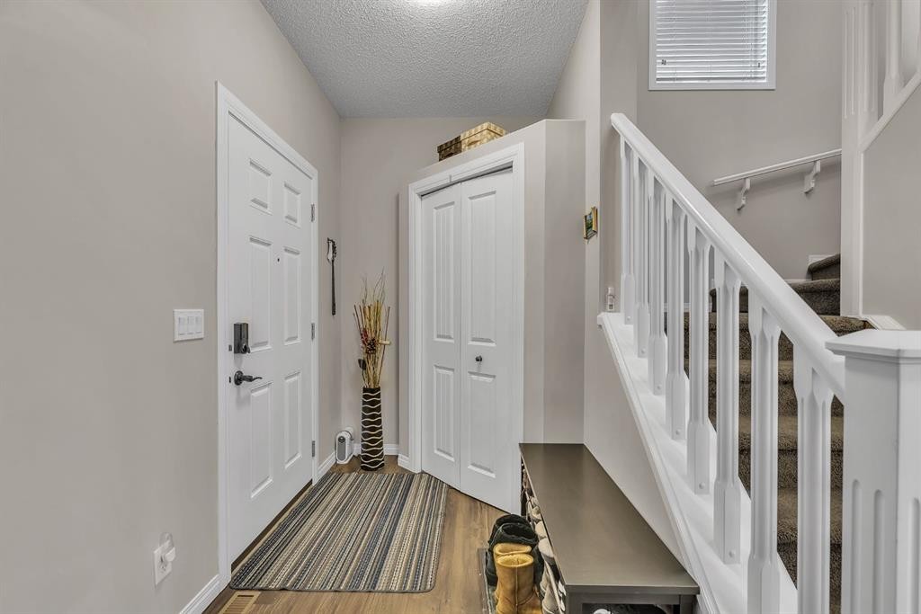 31 Walden Court Se, Calgary, AB - Indoor Photo Showing Other Room