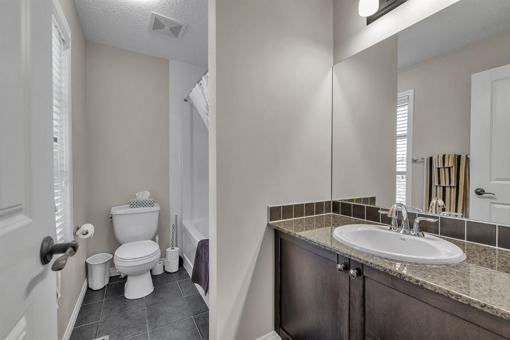 31 Walden Court Se, Calgary, AB - Indoor Photo Showing Bathroom