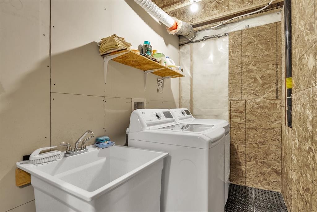 31 Walden Court Se, Calgary, AB - Indoor Photo Showing Laundry Room