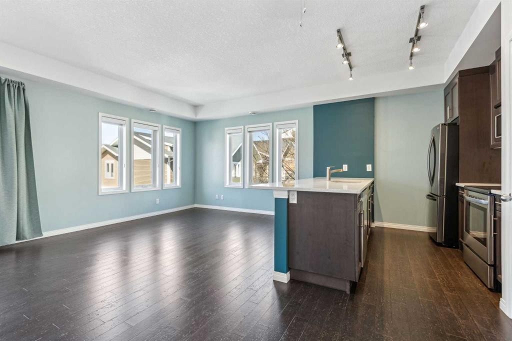 1006 Auburn Bay Square Se, Calgary, AB - Indoor Photo Showing Kitchen
