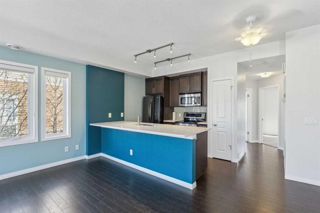 1006 Auburn Bay Square Se, Calgary, AB - Indoor Photo Showing Kitchen