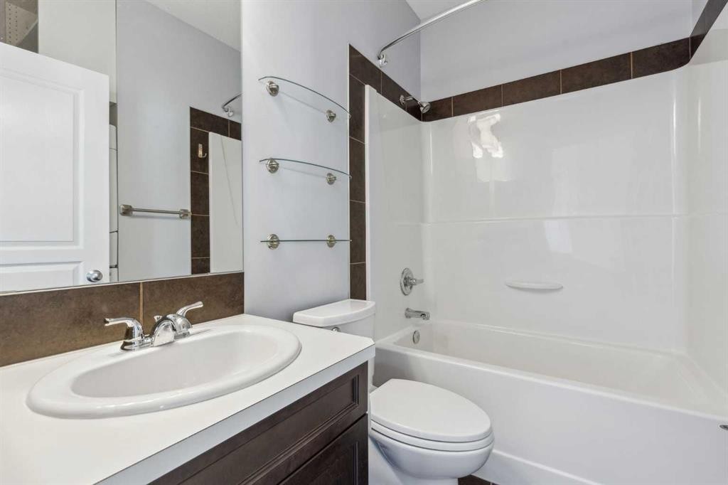 1006 Auburn Bay Square Se, Calgary, AB - Indoor Photo Showing Bathroom