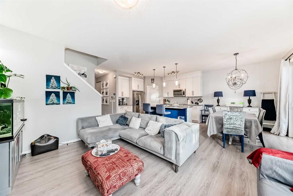 325 Sundown View, Cochrane, AB