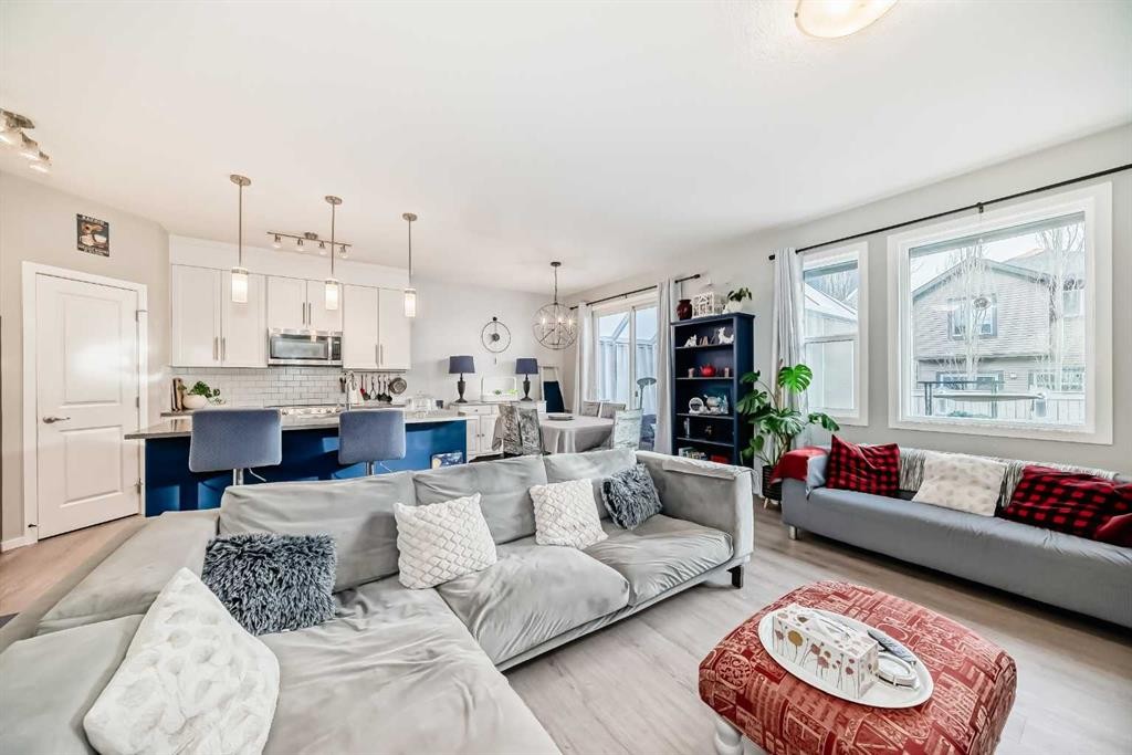 325 Sundown View, Cochrane, AB