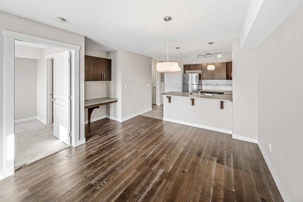 304-2300 Evanston Square Nw, Calgary, AB - Indoor Photo Showing Kitchen